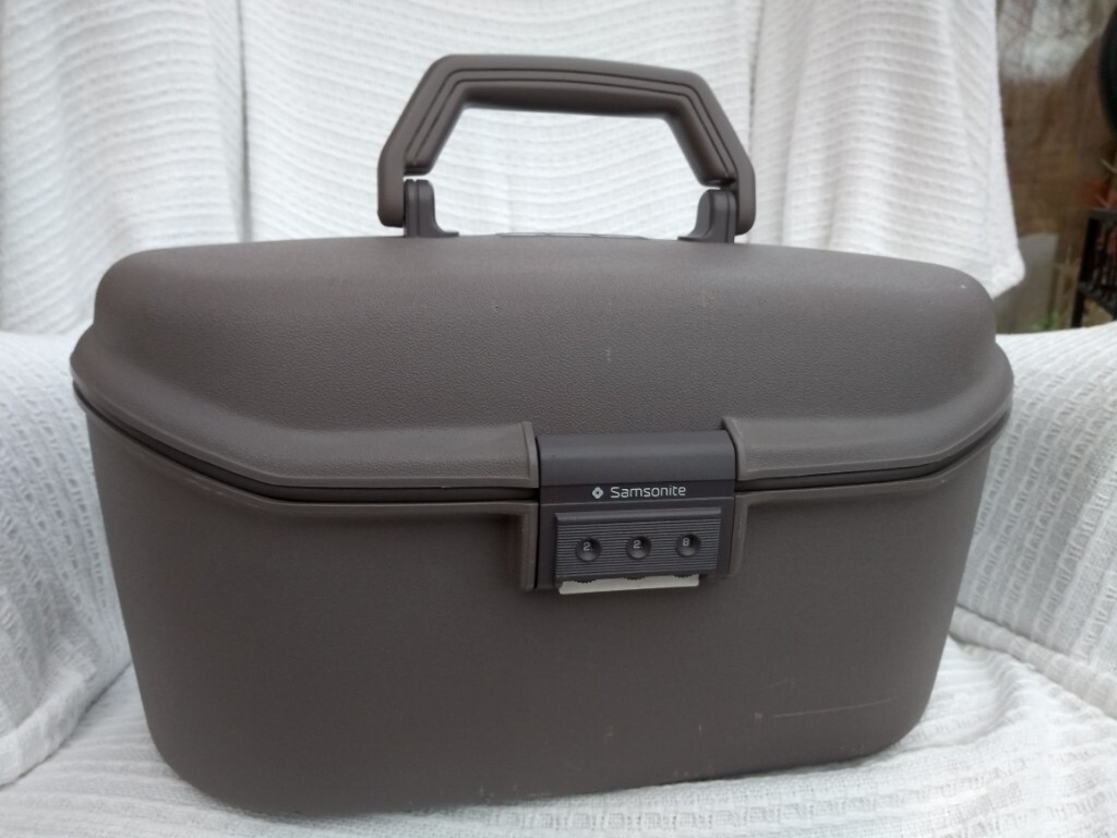 samsonite makeup case